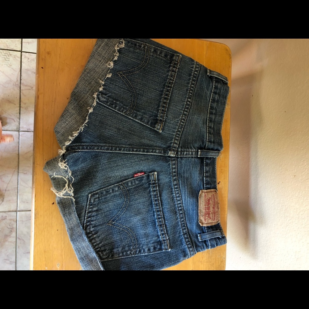 Levi shorts - Picture 3 of 4